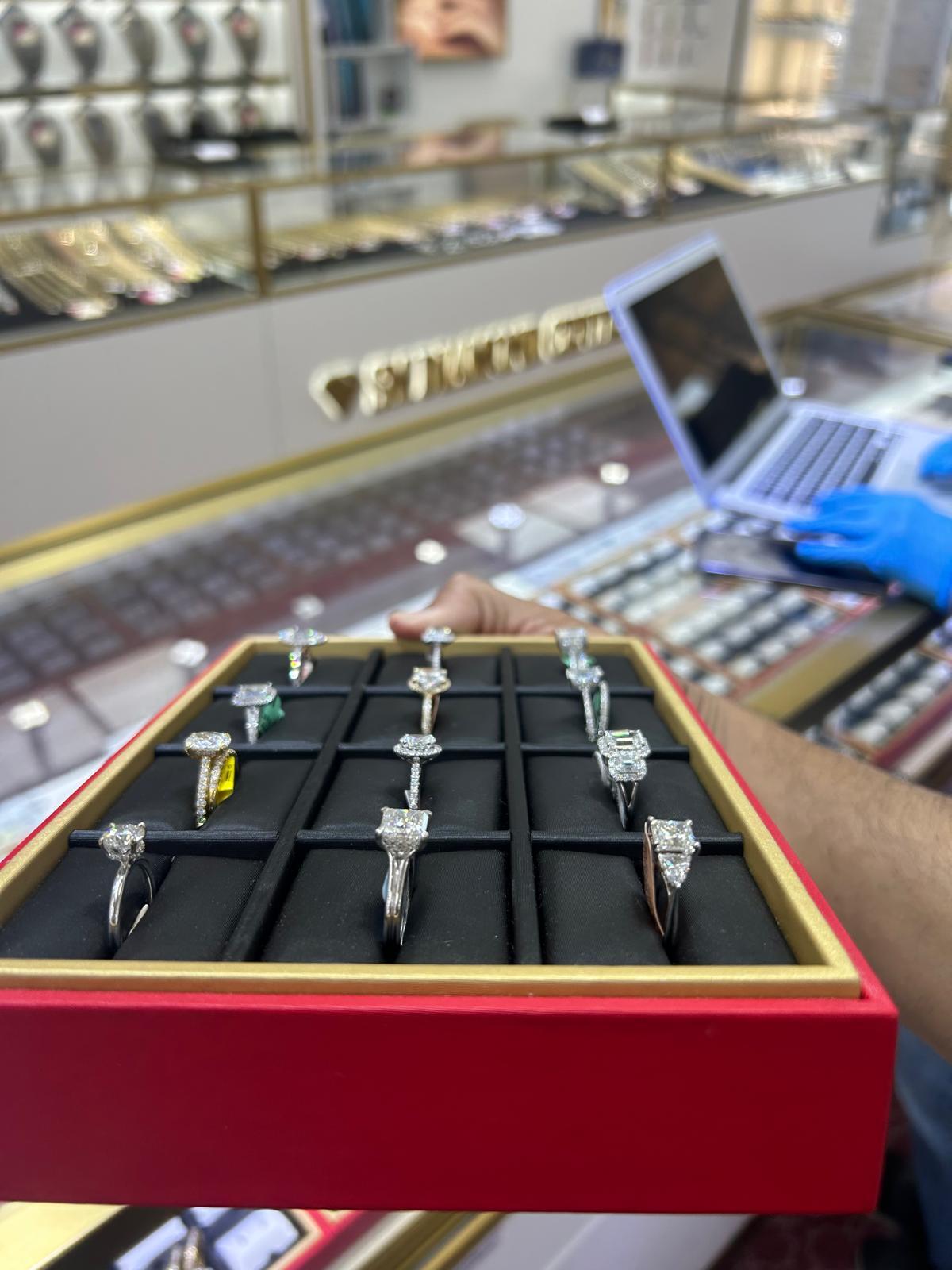 Expert jewelry appraisal at SM Diamond Center